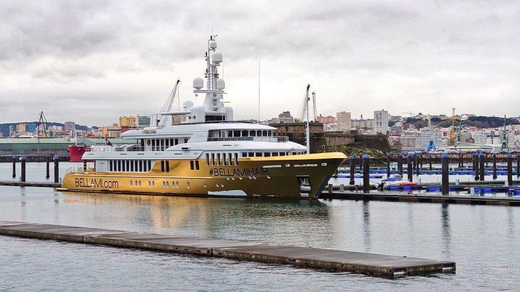 Yate de lujo atracado en el Puerto de A Coruña