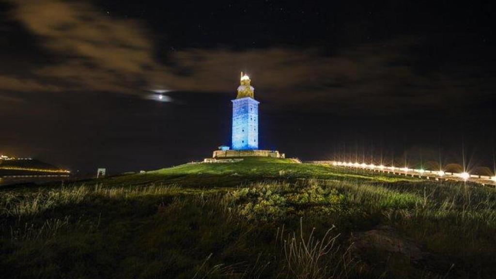 Edificios representativos de Galicia se iluminarán hoy en apoyo a las enfermedades raras