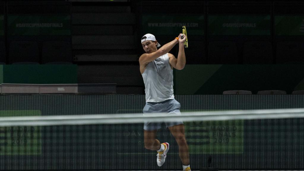 Nadal, entrenando para la Copa Davis.