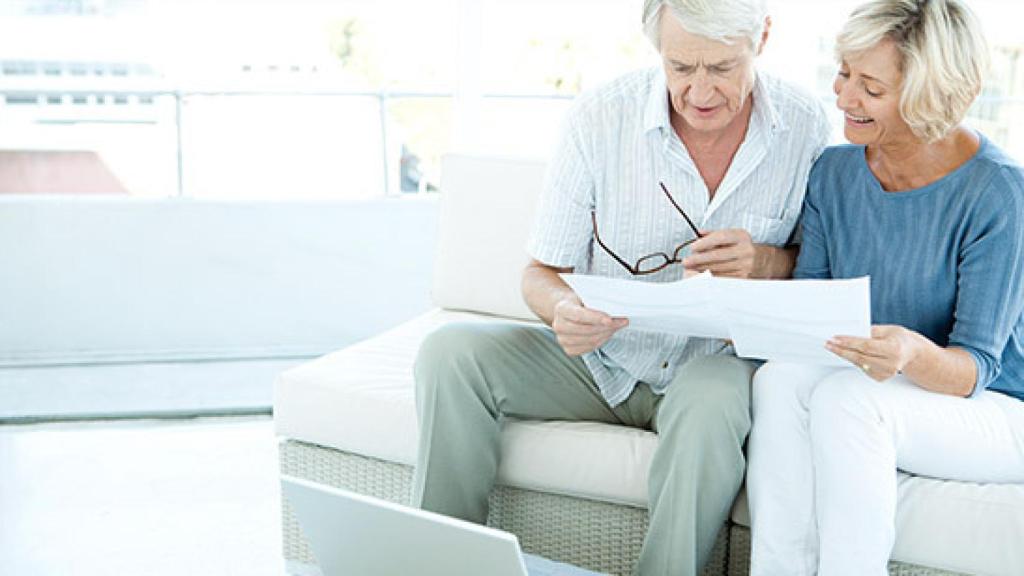 Una imagen de archivo de dos pensionistas.