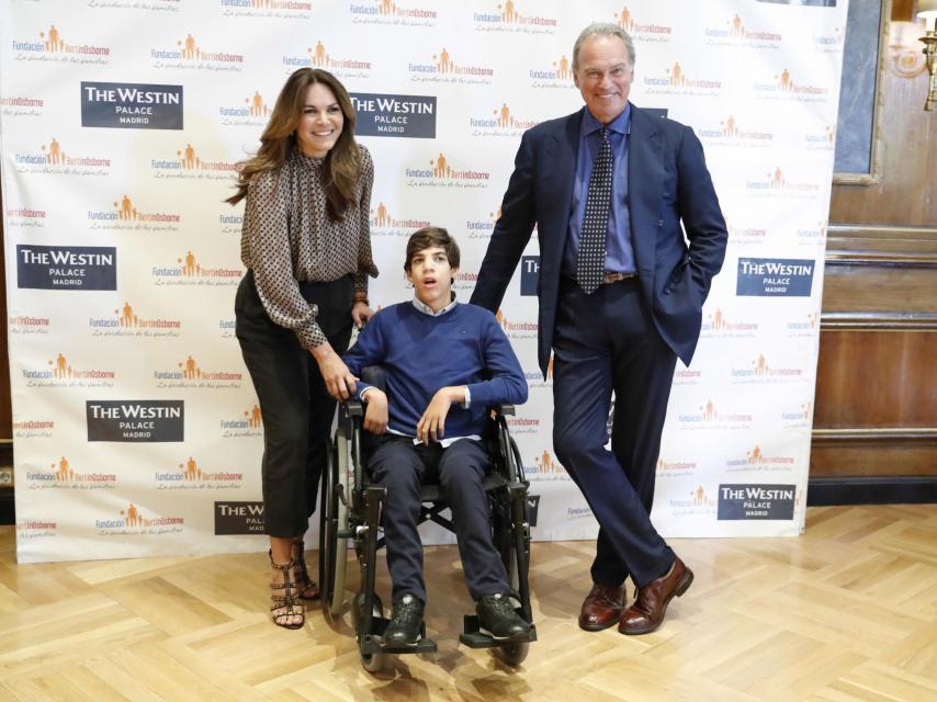 Fabiola junto a su marido y el pequeño Kike durante la campaña de concienciación 'Sin instrucciones'.