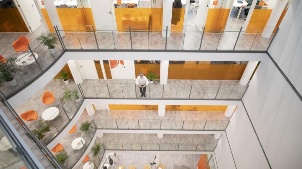 Villegas, fotografiado desde la última planta de la sede de Ciudadanos.