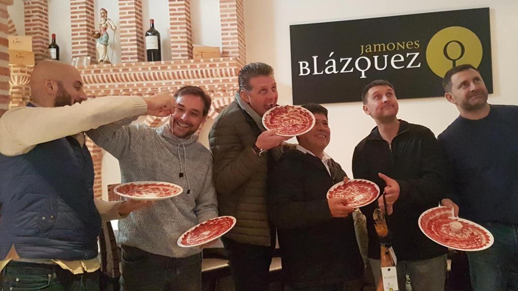 De izquierda a derecha los chefs: Rubén Arnanz, Miguel Ángel de la Cruz, Pedro Mario Pérez, Víctor Gutiérrez, Juanjo Losada y Víctor Martín.