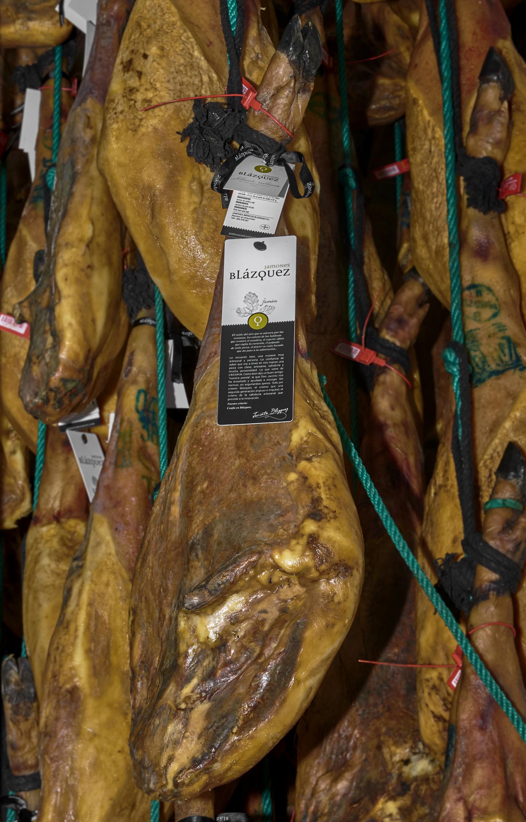 Jamón Jacinto Blázquez con su etiqueta distintiva.