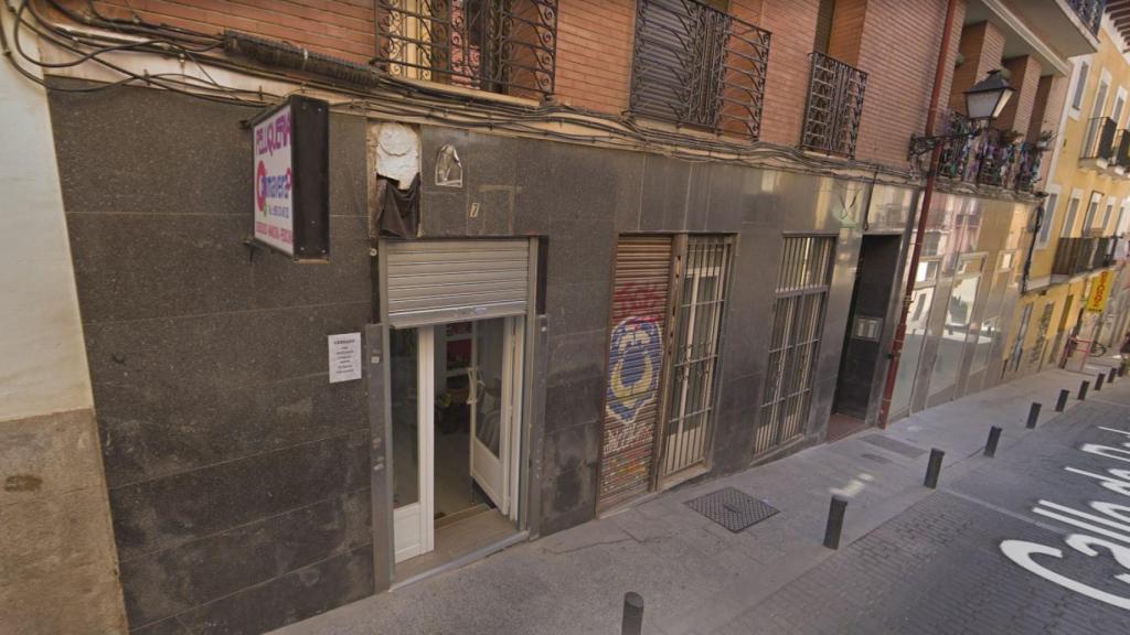 La fachada del piso, construido en 1980.