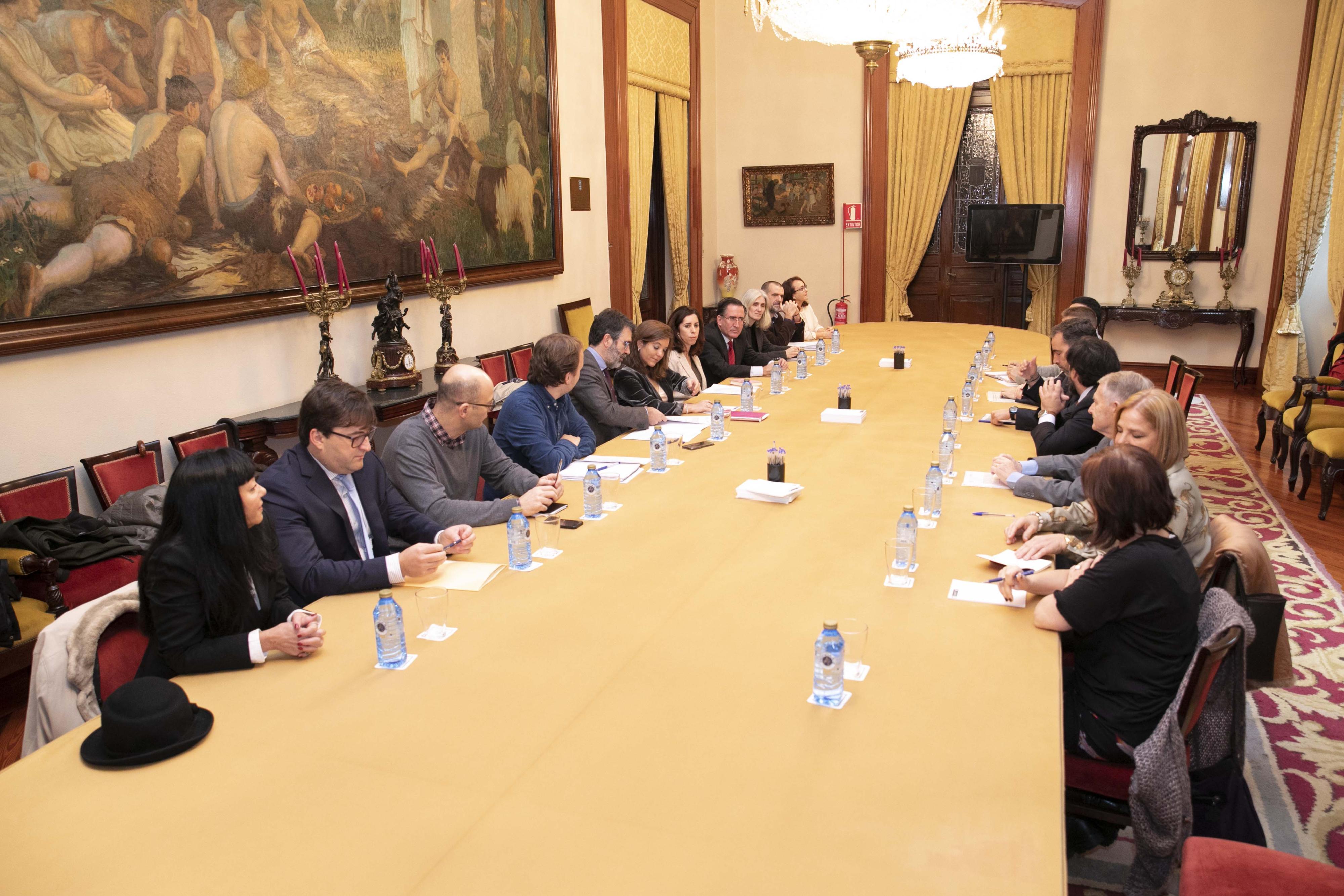 Ayer en la constitución de la Mesa (@concellocoruna)