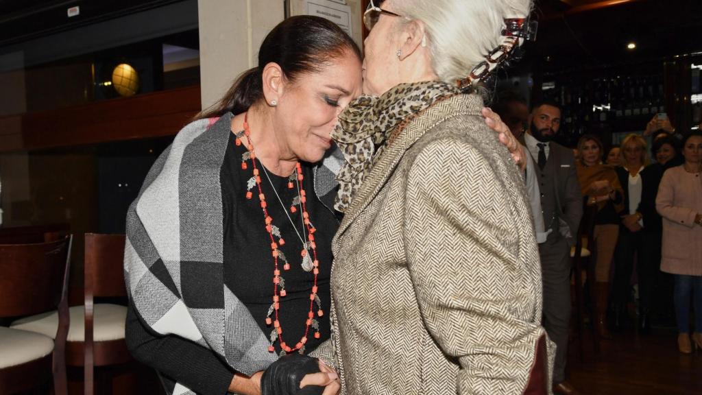 Isabel Pantoja se ha emocionado al ver a Lina.