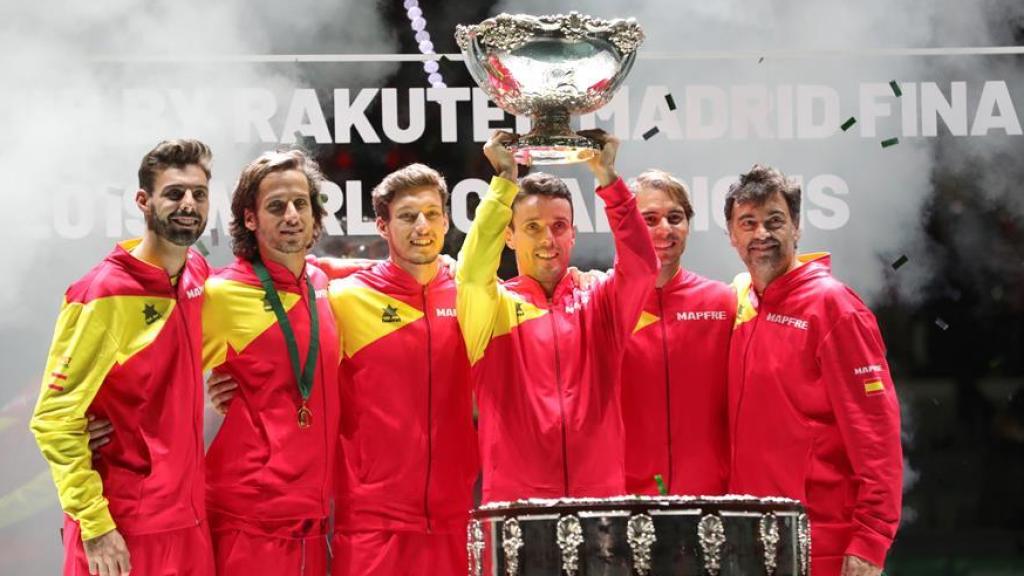 Roberto Bautista levanta la Ensaladera.