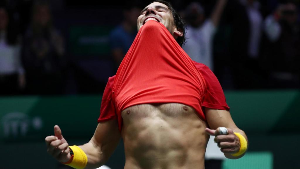 Rafael Nadal celebra el punto definitivo que da a España la victoria en la Copa Davis 2019