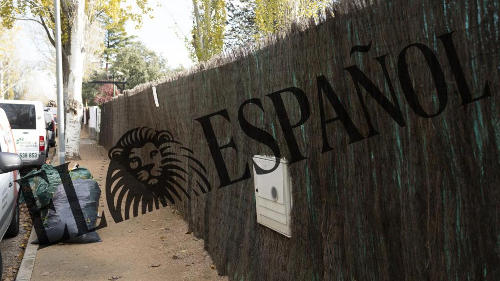 Según Sandra, se está arreglando el jardín. EL ESPAÑOL ha filmado estas bolsas de basura.