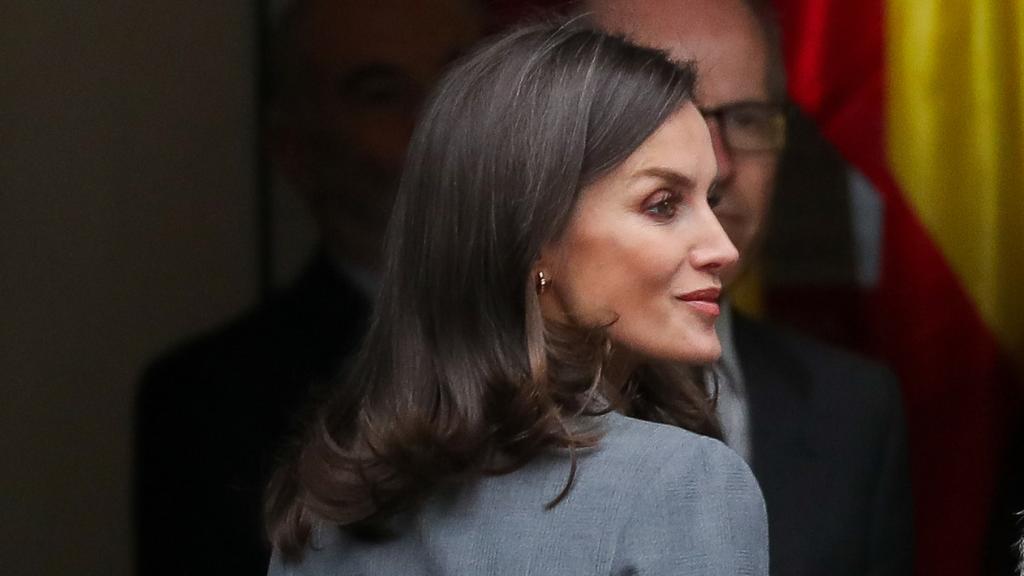 Primer plano de los prendientes de Coolook que ha lucido este martes.