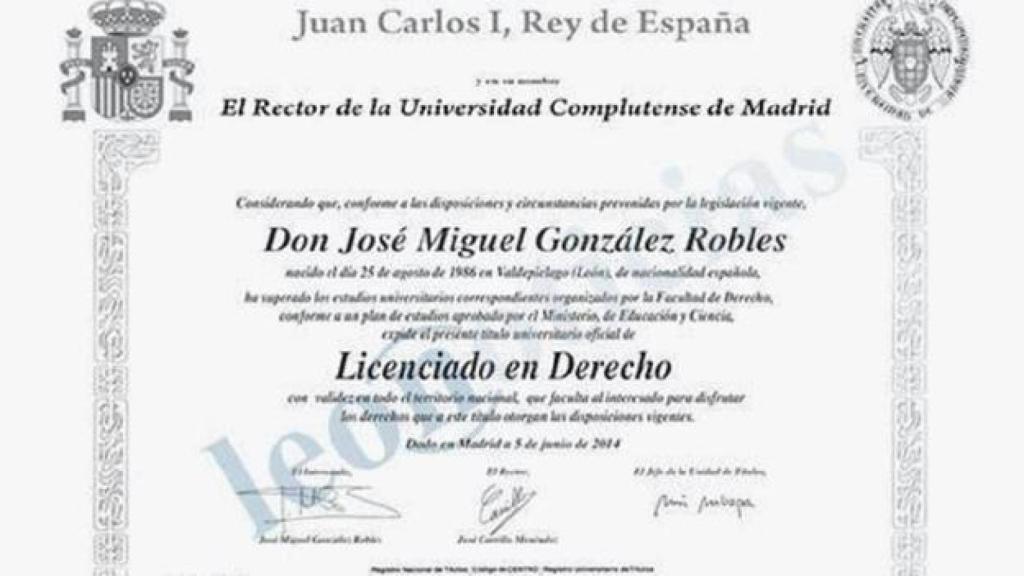 Título falso de José Miguel González, ex diputado del PP y vocalista de Mocedades.