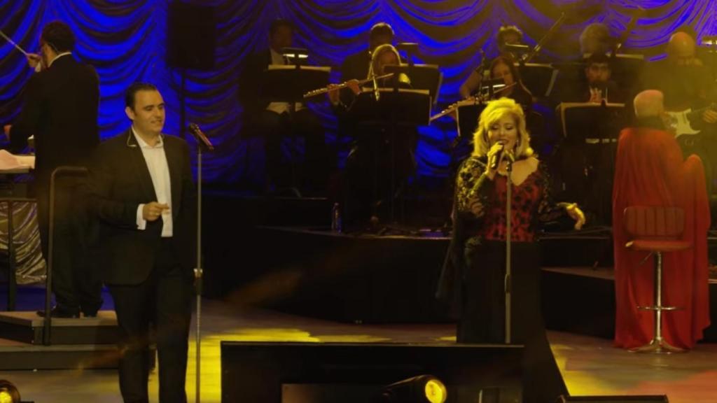 José Miguel González y Rosa Rodríguez, integrantes de Mocedades, durante uno de sus conciertos.