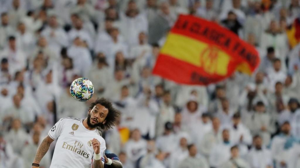 Marcelo remata un balón aéreo