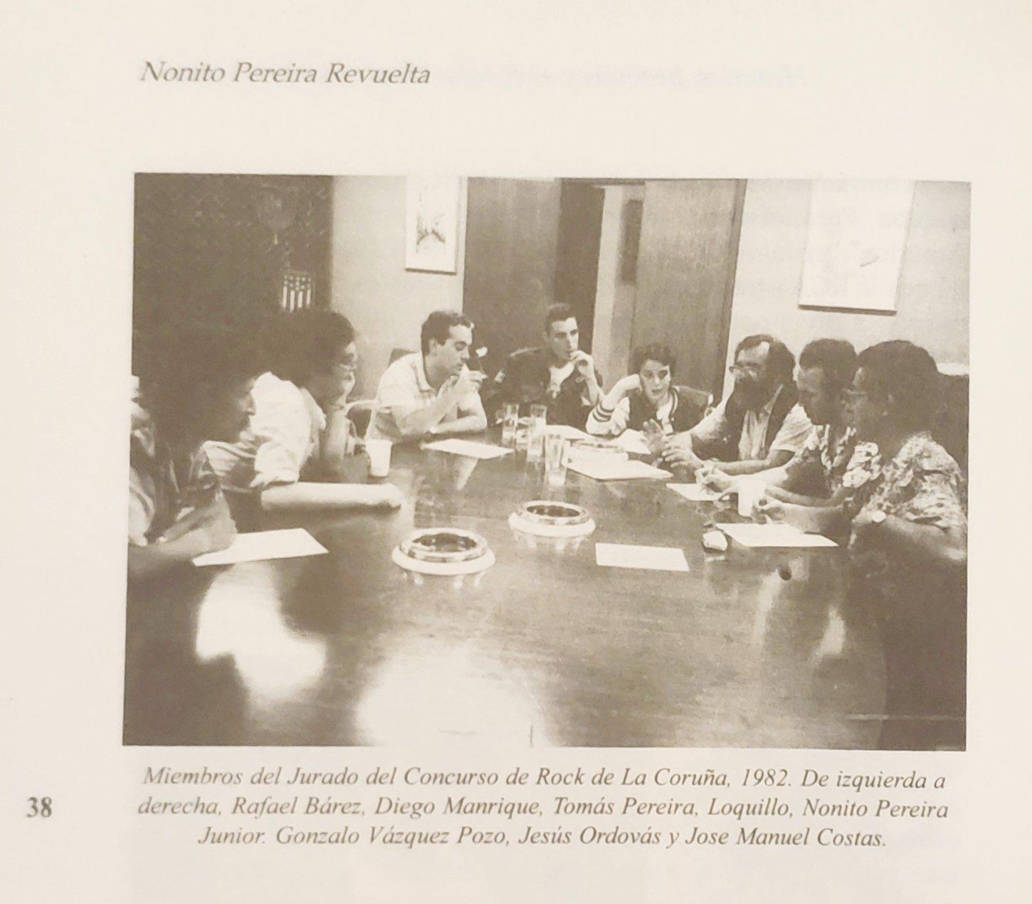 Fotografía de su libro Historias, histerias y anécdotas musicales de La Coruña