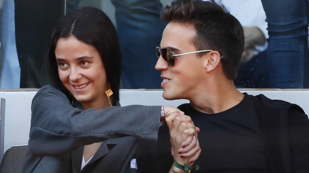 Victoria Federica y Gonzalo Caballero viendo un partido de tenis.