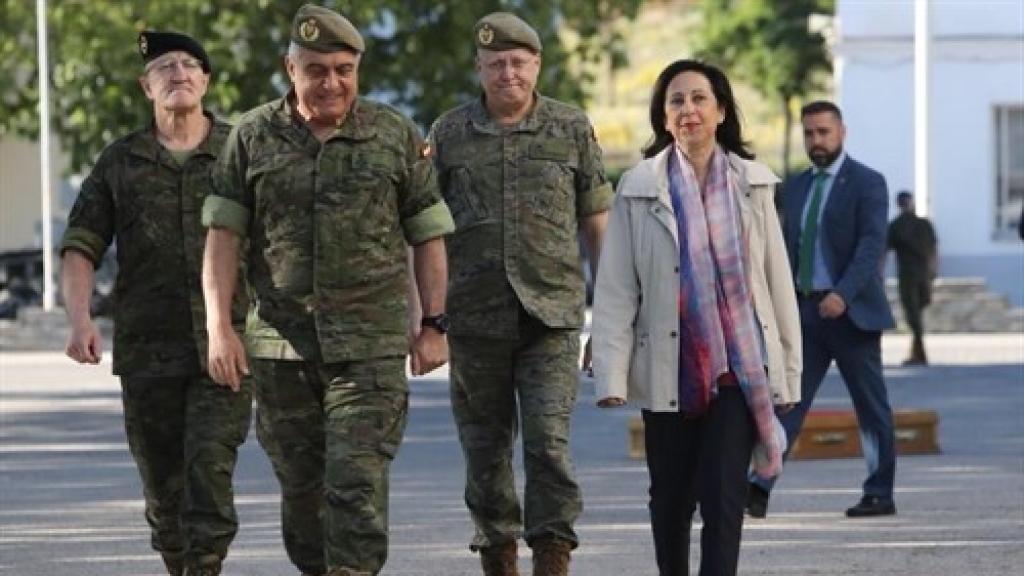 El general Varela, JEME, y la ministra de Defensa en funciones, Margarita Robles, en una imagen de archivo.