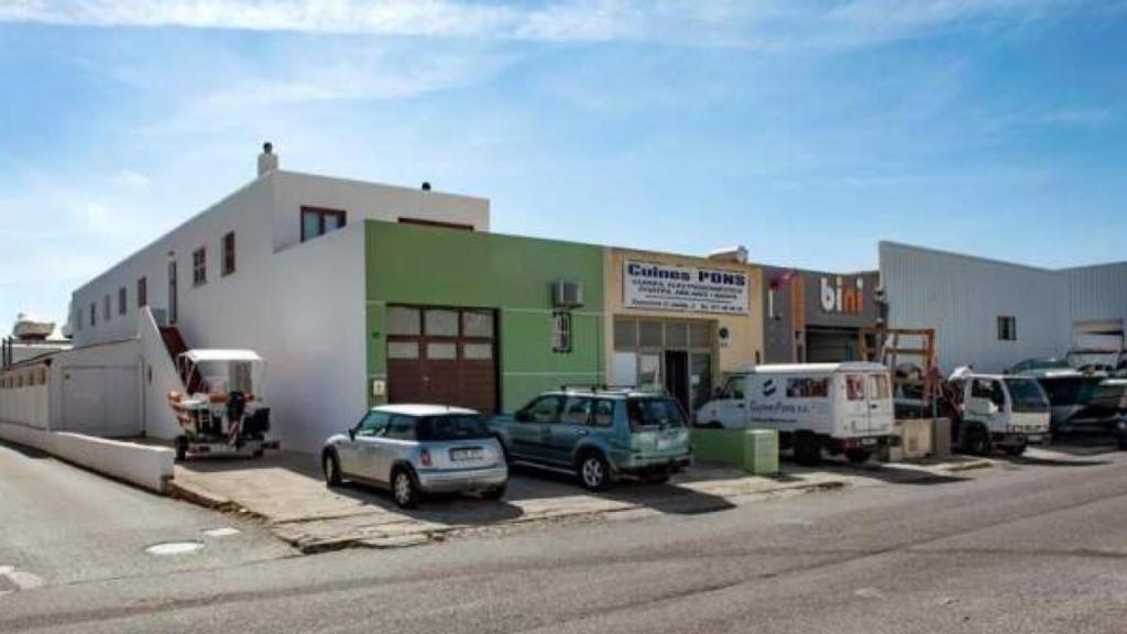 La mujer fue encontrada muerta en un jacuzzi de una nave en Menorca.