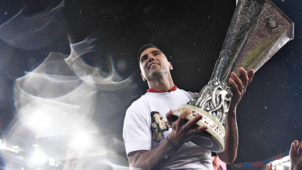 José Antonio Reyes celebra una Europa League con el Sevilla.