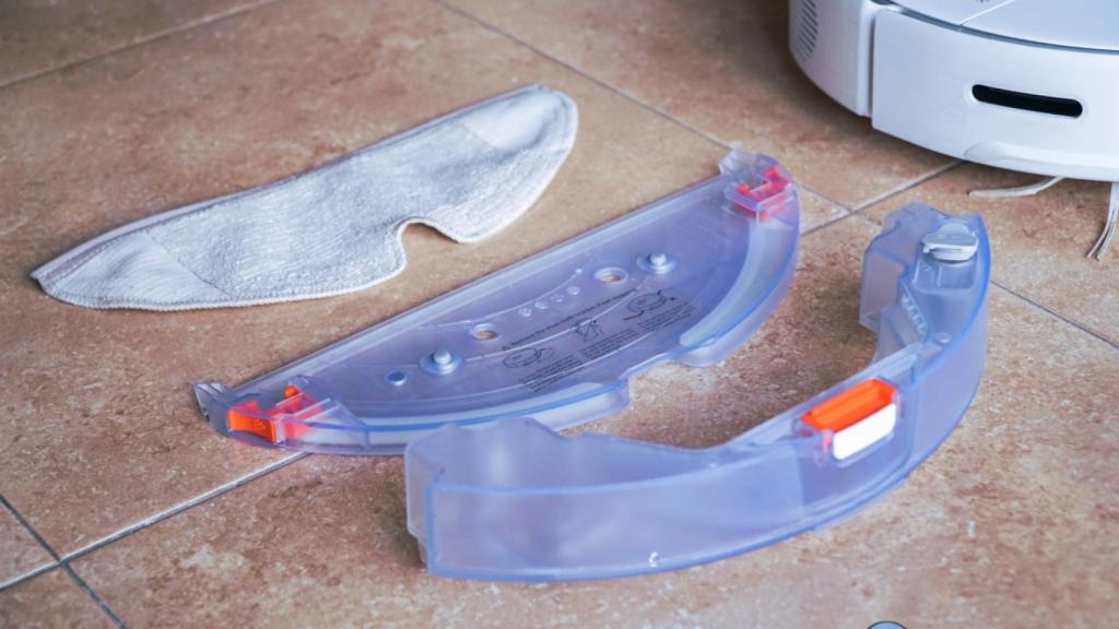 Depósito de agua dedicado y el soporte de la mopa de fregado