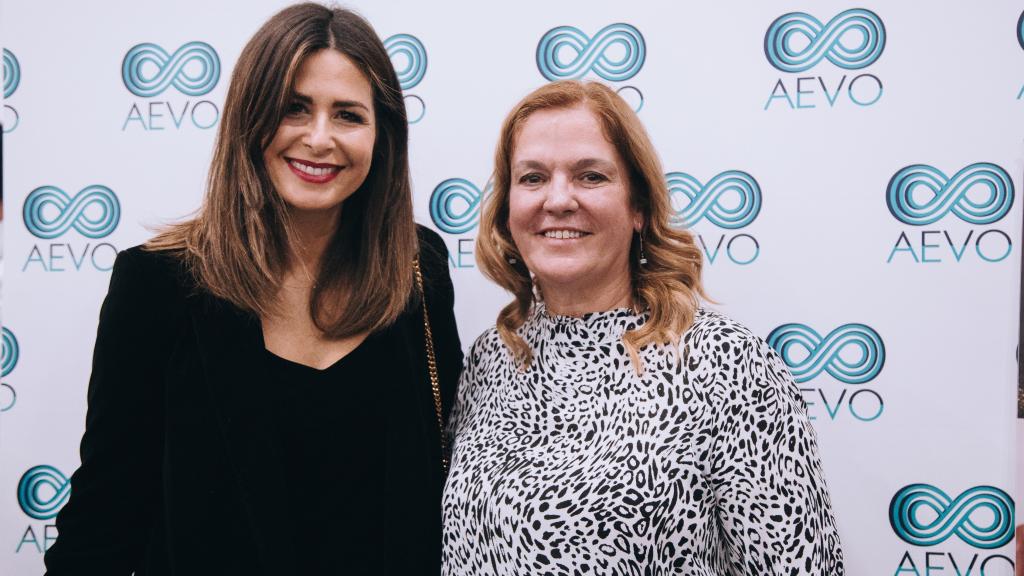 Nuria Roca junto a María José, directora del centro.
