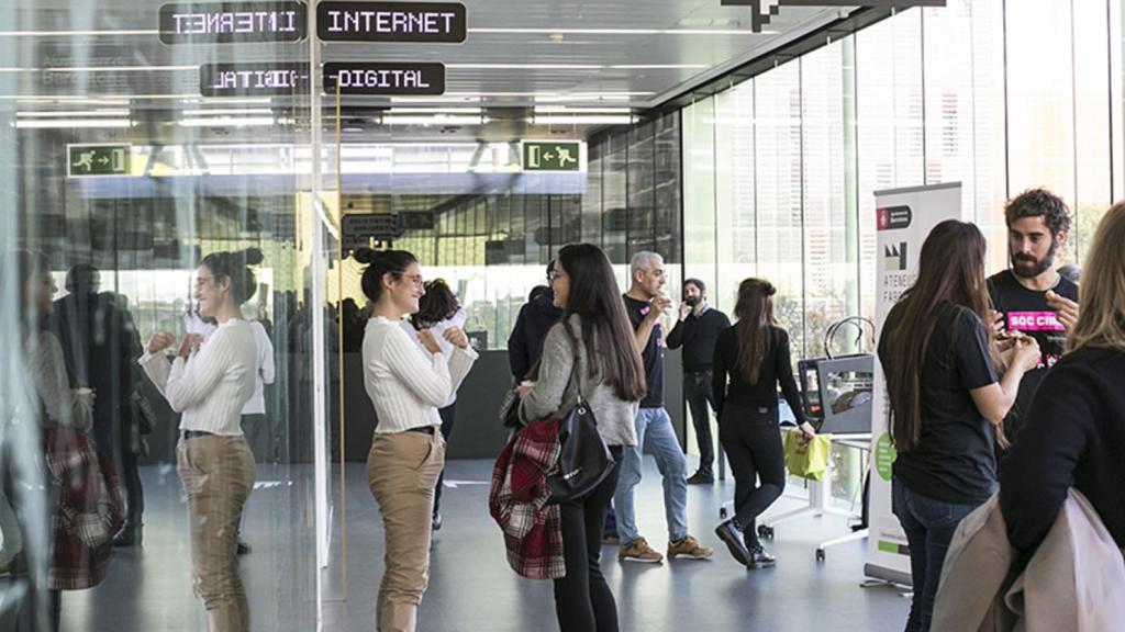 Futuro por construir, personas en construcción