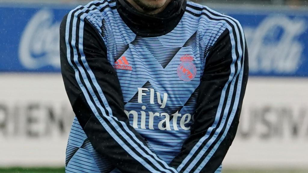 Gareth Bale, calentando sobre el césped de Mendizorroza