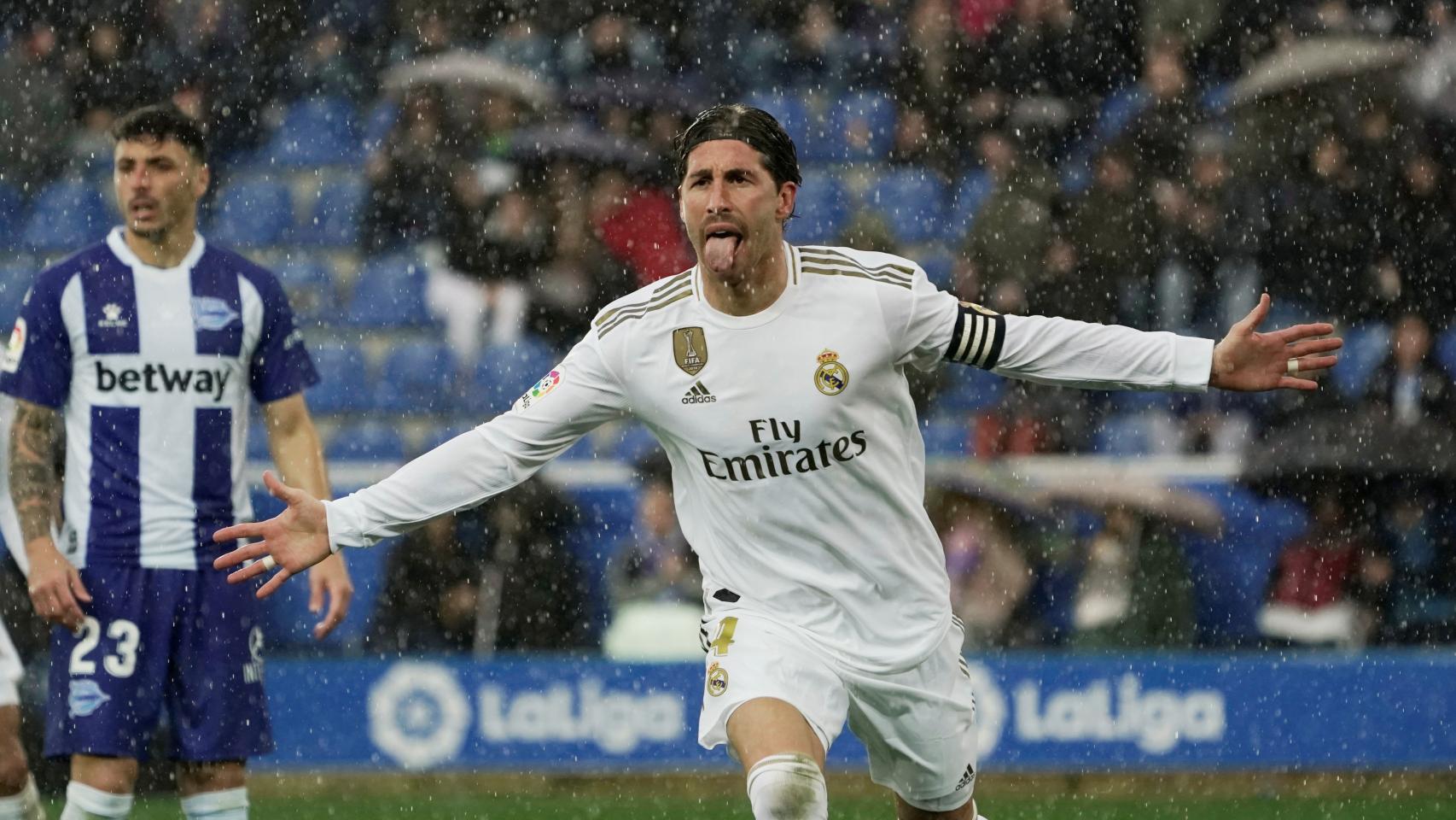 Sergio Ramos celebra su gol al Alavés en Mendizorroza