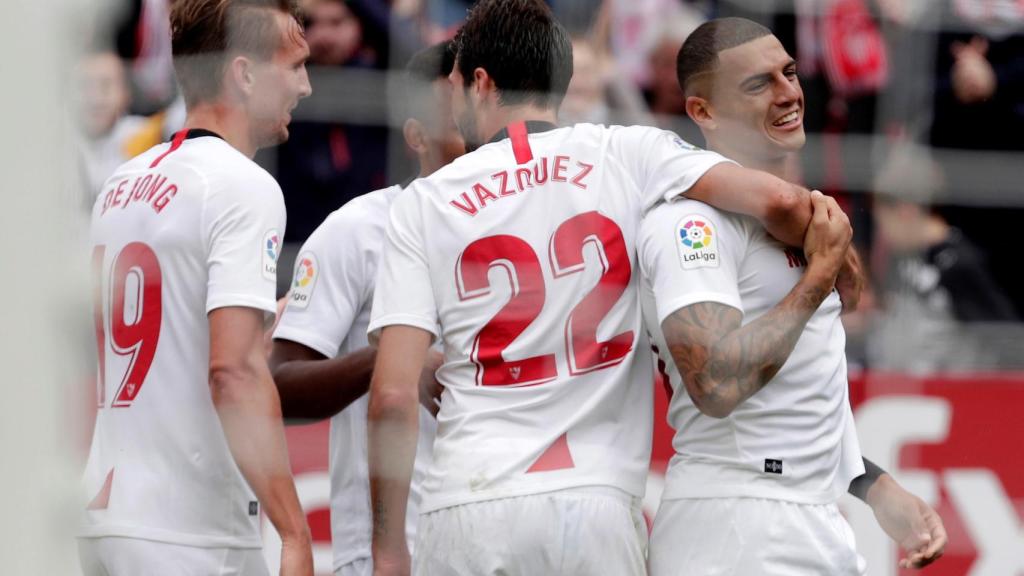 Los jugadores celebran el gol de Diego Carlos