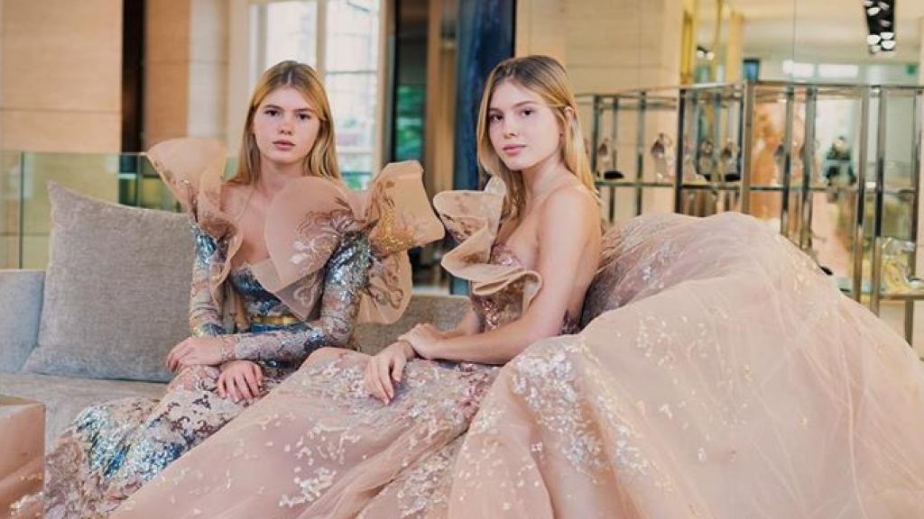 Cristina y Victoria Iglesias han sido las absolutas protagonistas del Baile de Debutantes.