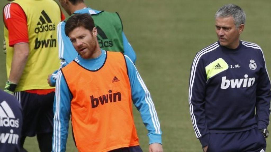 Xabi Alonso y Mourinho, en el Real Madrid
