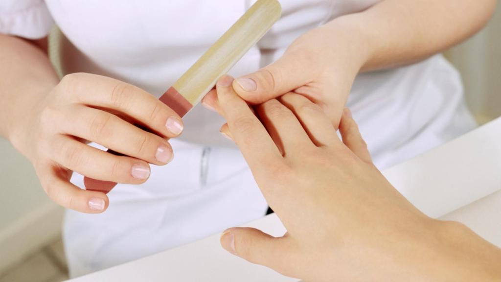 Un buen limado es una clave para una buena manicura.