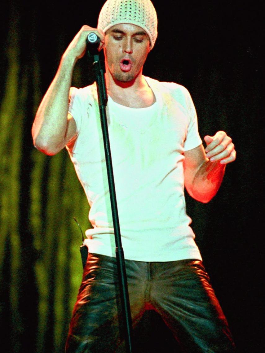 Enrique Iglesias ha confesado que se distanció de su familia para crear su propia carrera.