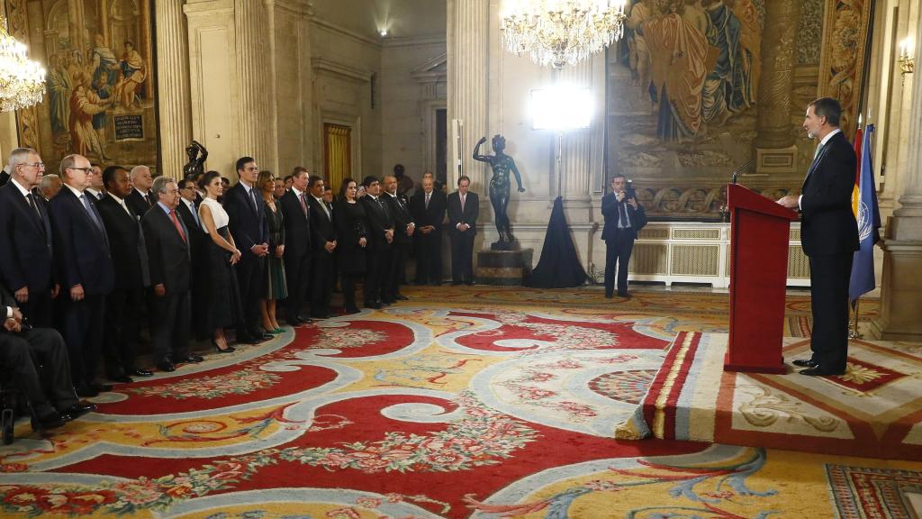 El Rey Felipe VI pronuncia un discurso durante la recepción a los jefes de Estado y de gobierno asistentes a la conferencia de la ONU sobre el cambio climático.