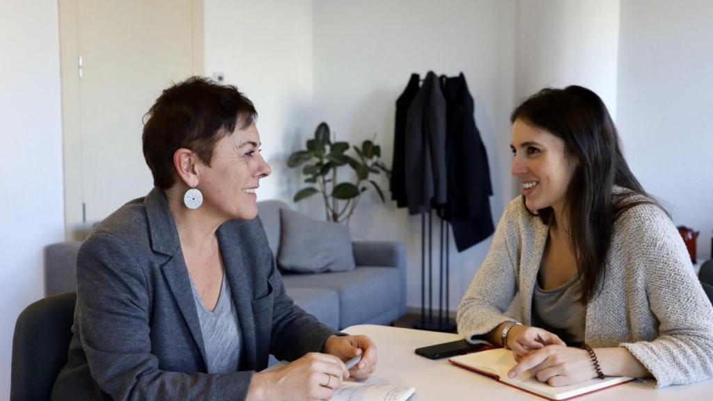 Mertxe Aizpurua, portavoz de Bildu en el Congreso, reunida con Irene Montero, número dos de Podemos.