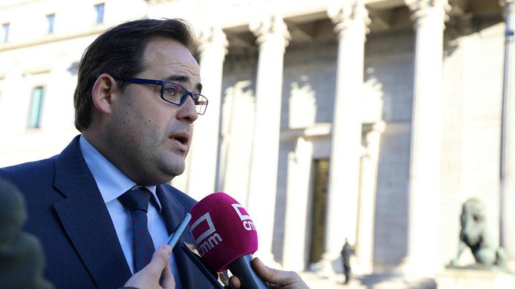Paco Núñez, este martes en Madrid a las puertas del Congreso de los Diputados