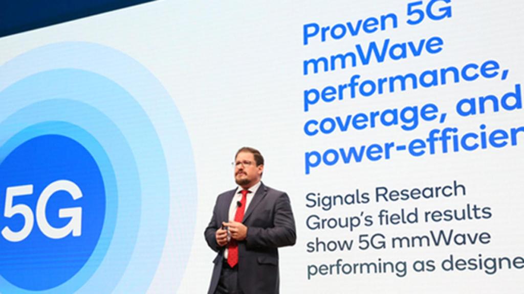 El presidente de Qualcomm, Cristiano Amón, en el escenario del  Snapdragon Tech Summit.