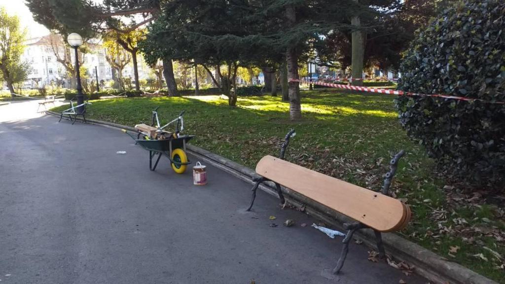 Restauran gran parte del mobiliario de los jardines de Méndez Núñez de A Coruña