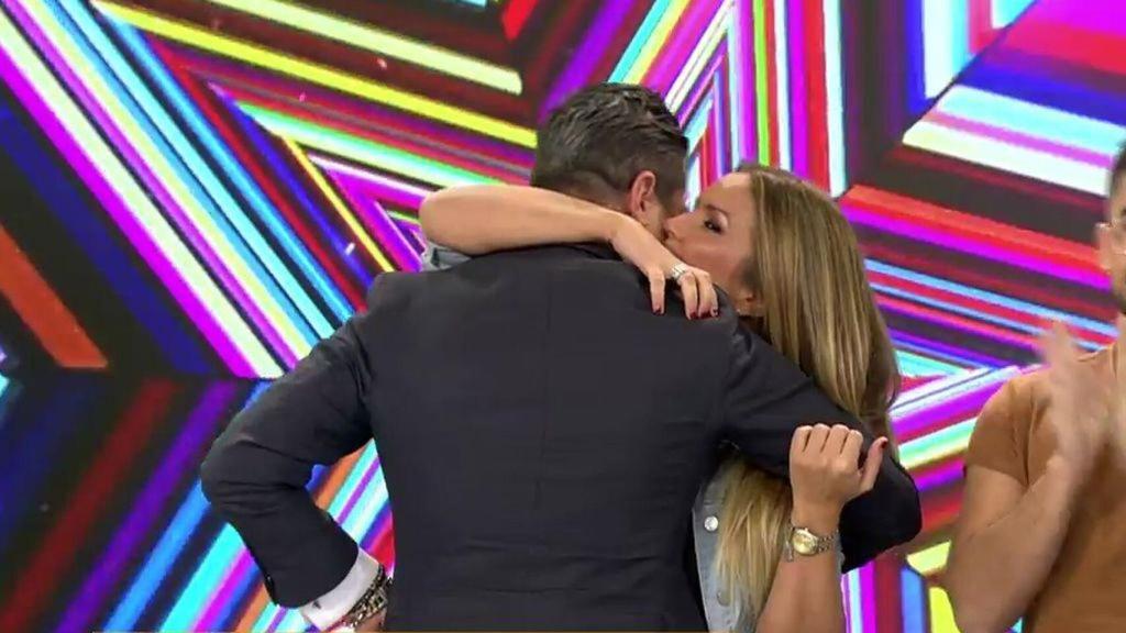 Marta López y Alfonso Merlos en el plató de 'Ya es mediodía'.