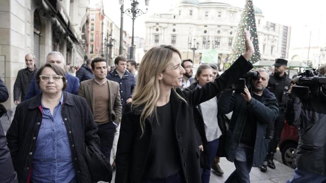 Cayetana Álvarez de Toledo saluda durante el acto público de Libres e Iguales en Bilbao.