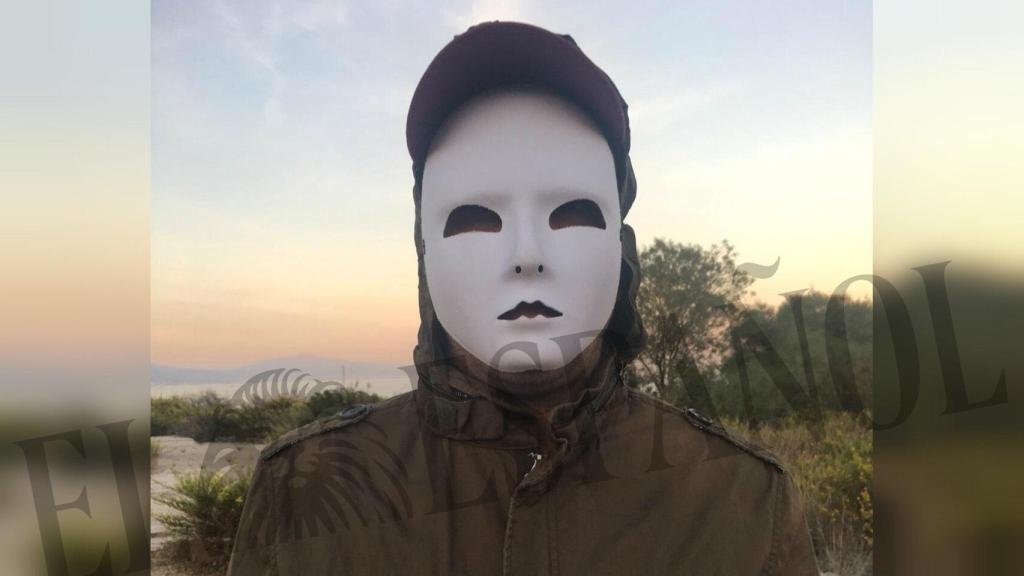 Este sicario francés suele esconder su rostro, cuando actúa, con máscaras o pasamontañas.