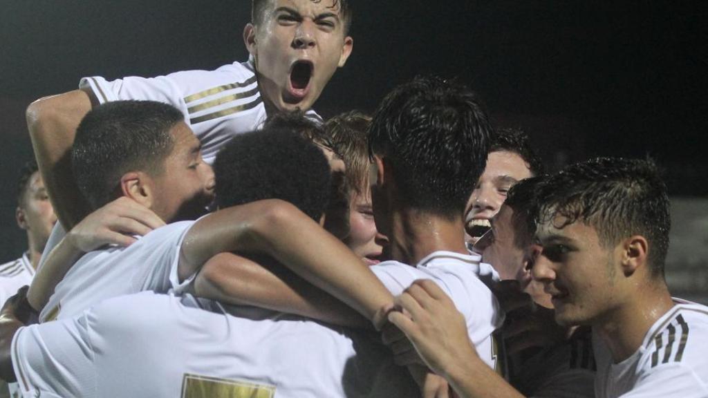 Piña del Juvenil B del Real Madrid