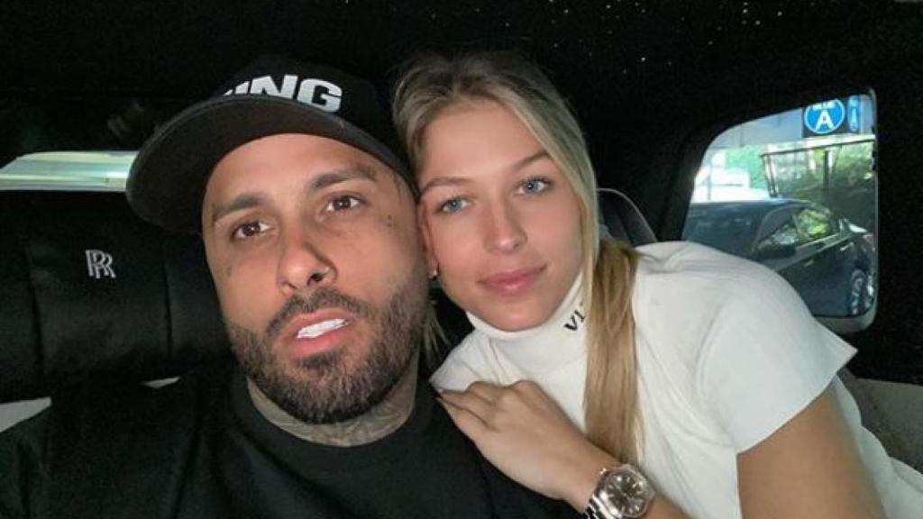 Cydney Moreau y Nicky Jam, en un coche.