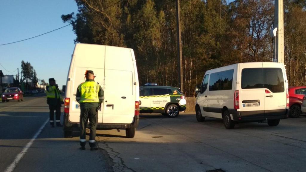 VÍDEO: Interceptado un conductor cuando hacía adelantamientos peligrosos en Arzúa