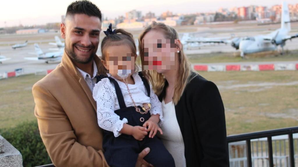 Javi tenía previsto casarse con Jenni el próximo año, con quien tenía una hija de casi tres años.