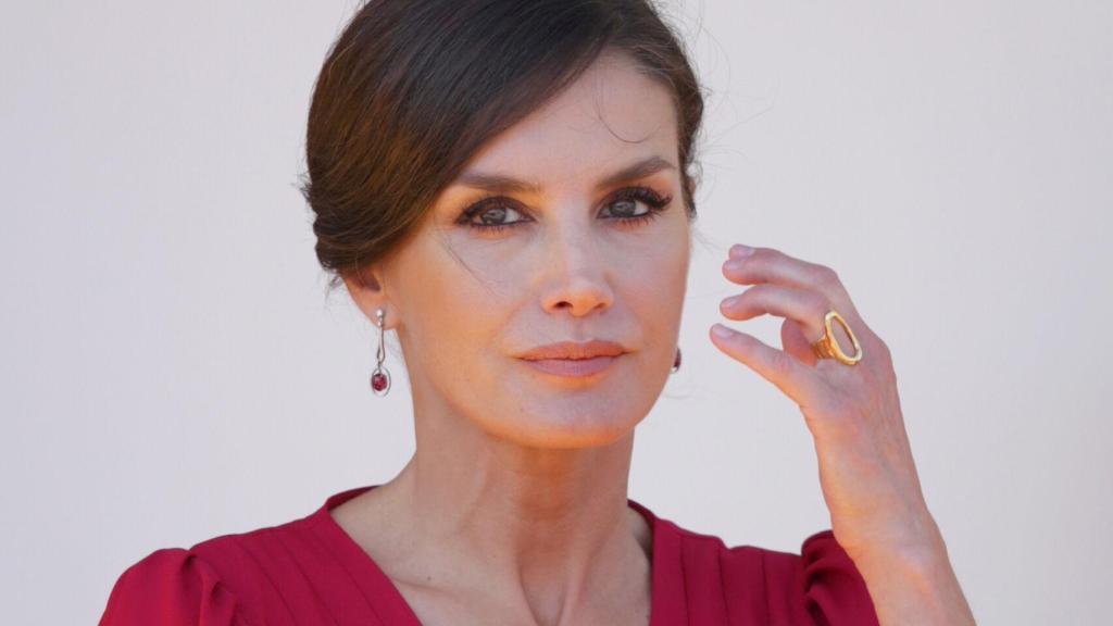 Detalle del anillo de la Reina que le regalaron sus hijas.