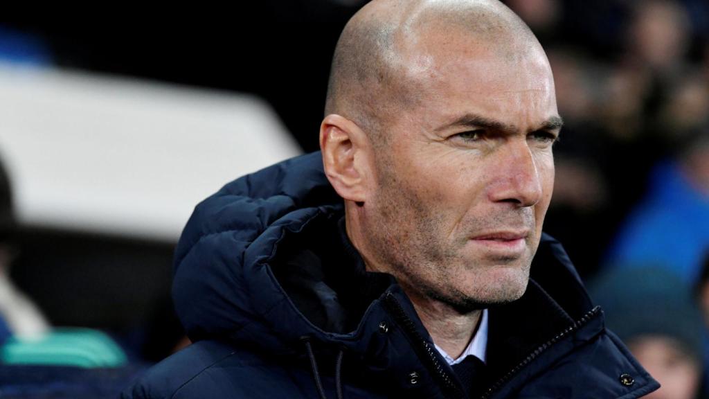 Zidane en el banquillo del Estadio Jan Breydel