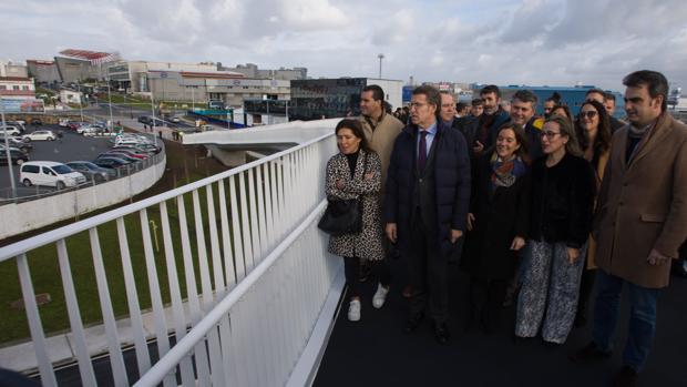 Alberto Núñez Feijoo, junto a otros representantes políticos, durante el acto de inauguración