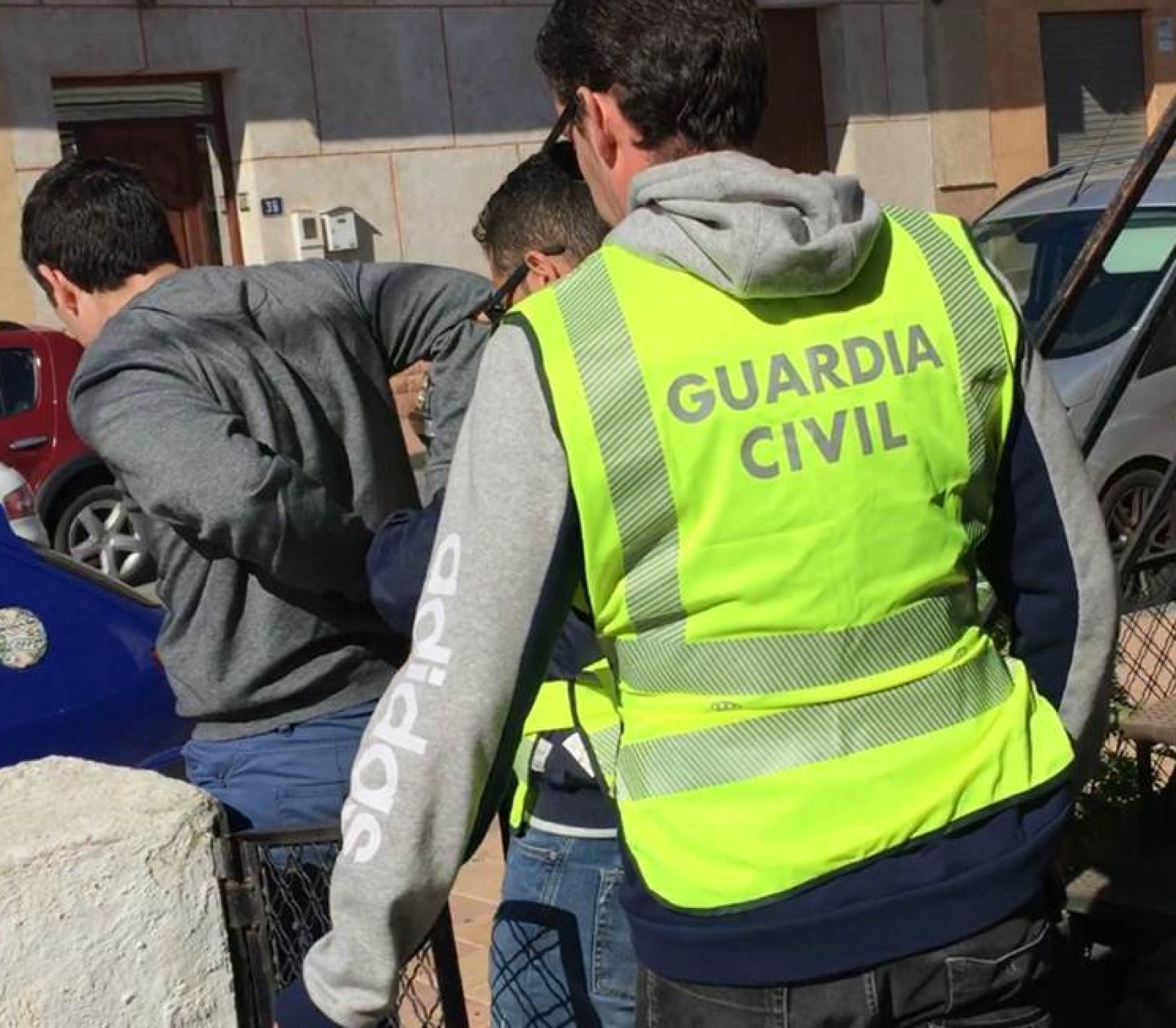 La Guardia Civil detuvo a Jonathan por delitos de estafa valorados en 300.000 euros.