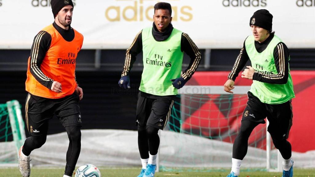 Isco, Rodrygo y Modric, durante el entrenamiento